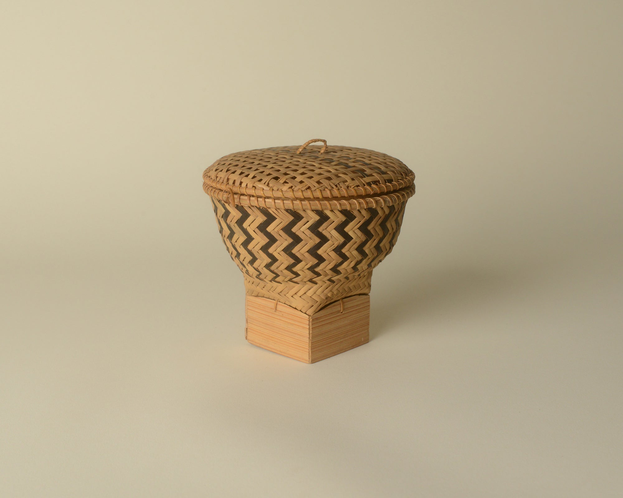 Small Lidded Indonesian Rice Basket.